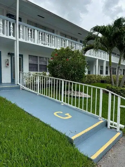 125 Westbury G # 125, Deerfield Beach FL 33442 photo 2