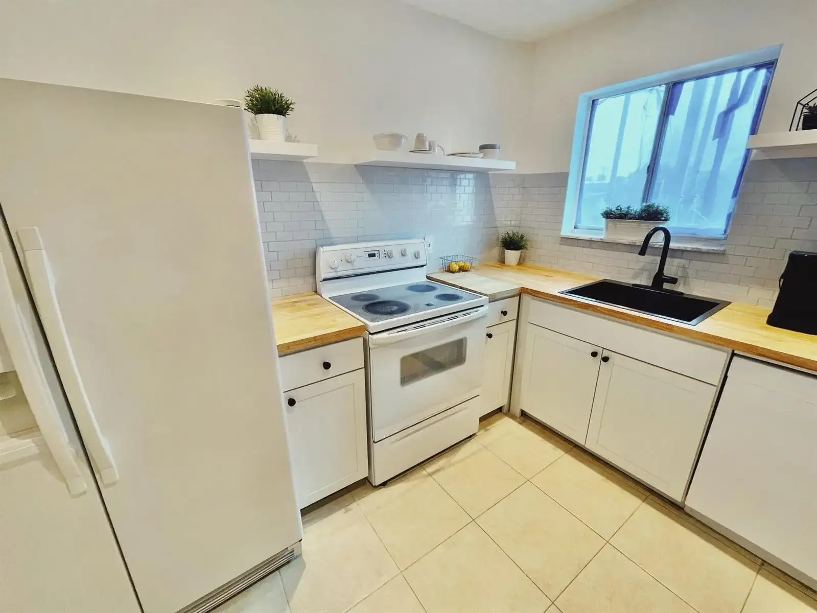 1410 S Federal Highway # 205, FL 33460 photo 3