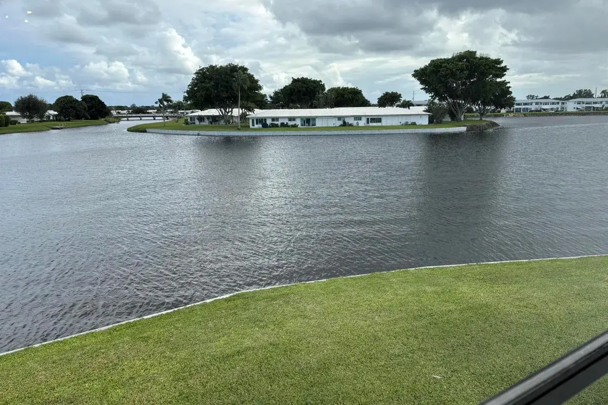 1112 Lake Terrace # 207, Boynton Beach FL 33426