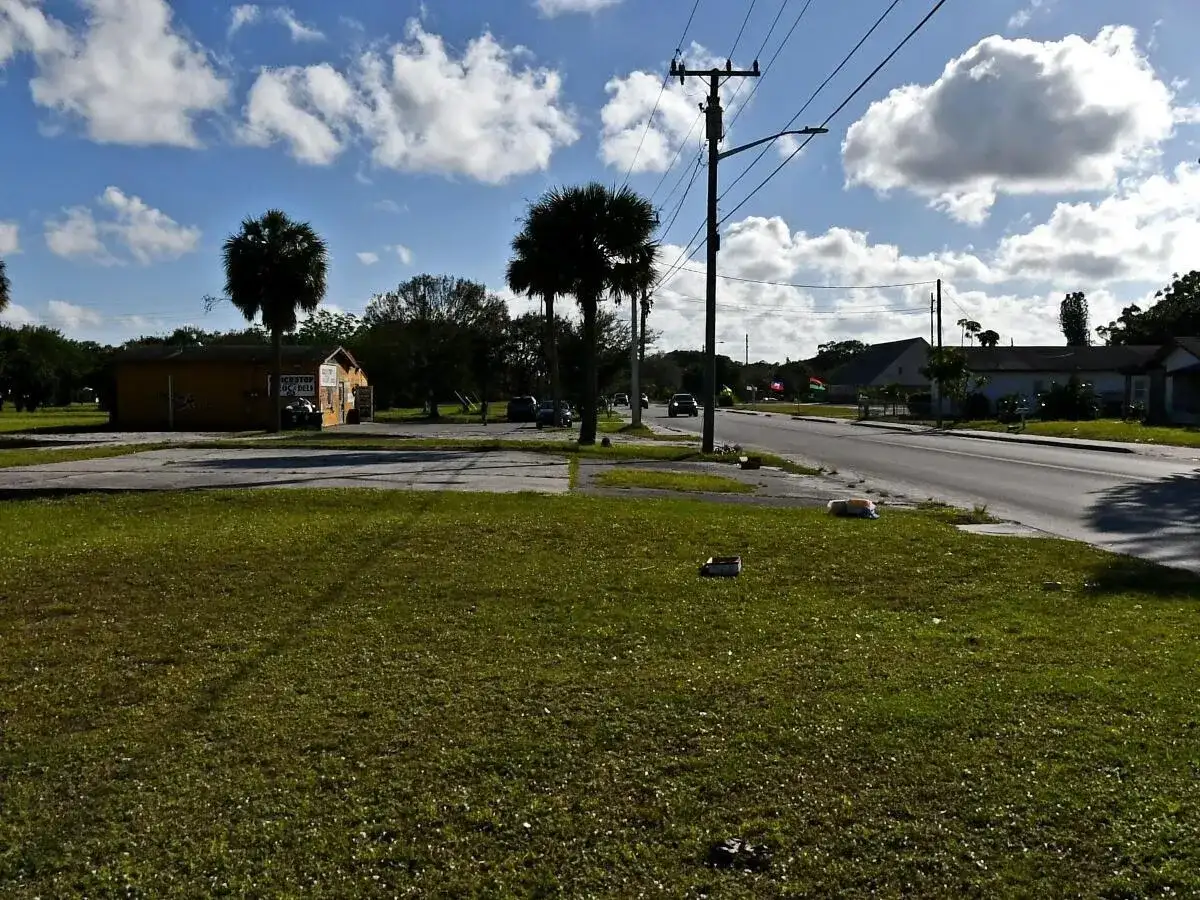 708 N 13th Street, Fort Pierce FL 34950 photo 2