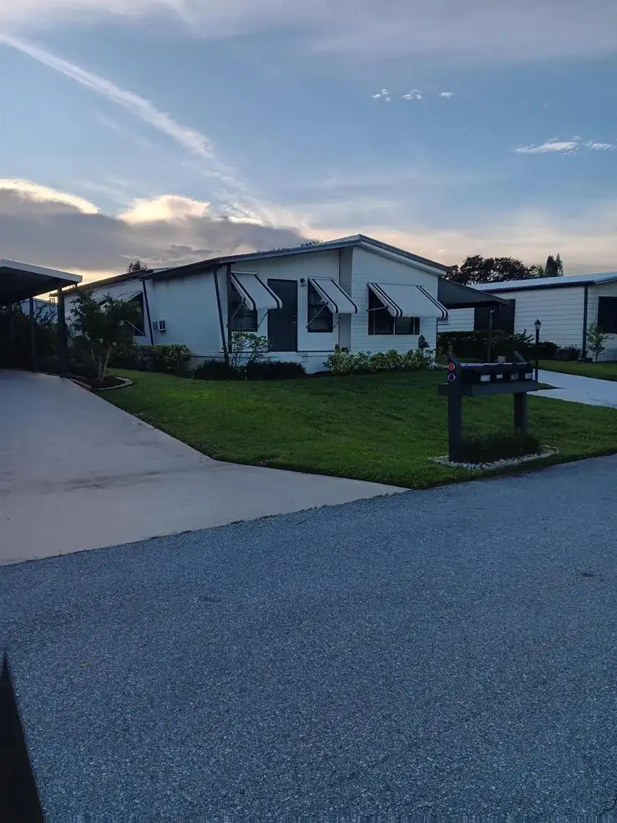 7781 SE Shenandoah Drive, Hobe Sound FL 33455 photo 2