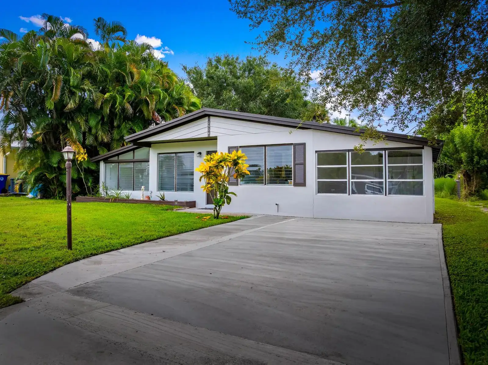 2904 SE Bamboo Street, Stuart FL 34997 photo 2