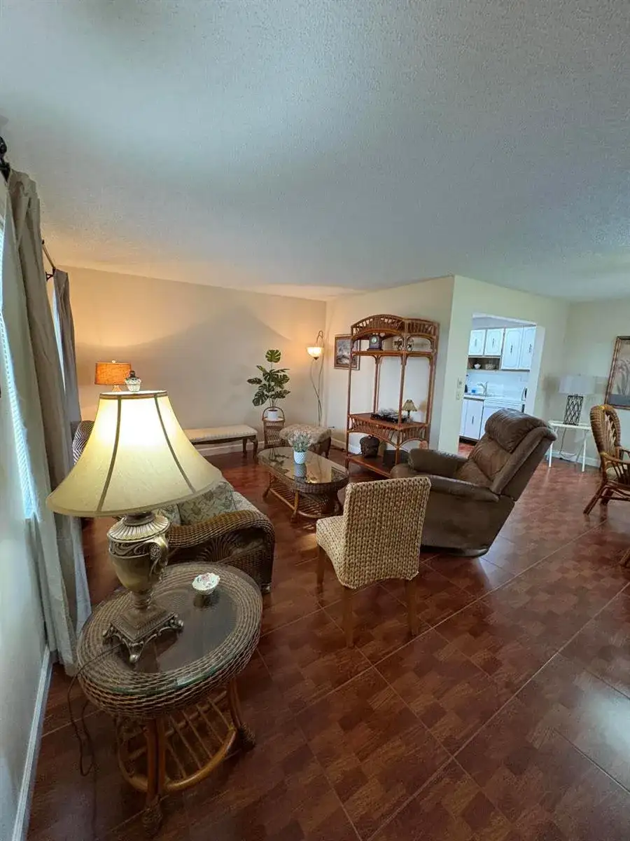 23 Flanders A, Delray Beach FL 33484 photo 4