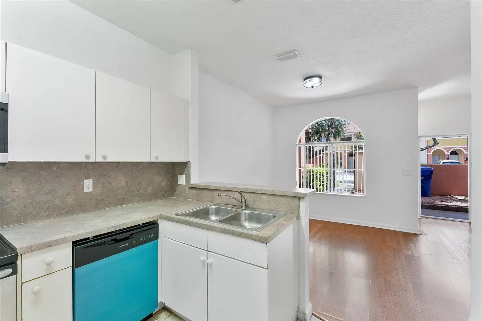 1407 S Santa Catalina Circle, North Lauderdale FL 33068 photo 4