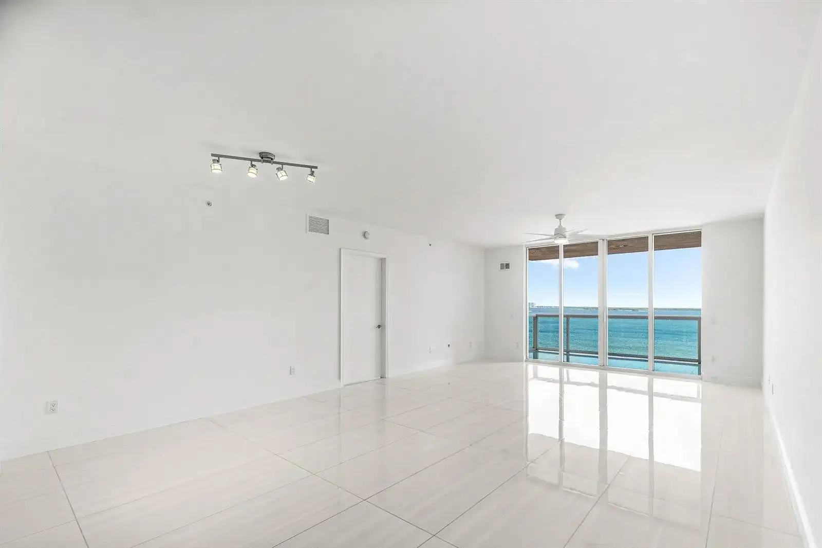 2650 Lake Shore Drive # 1005, Riviera Beach FL 33404 photo 4