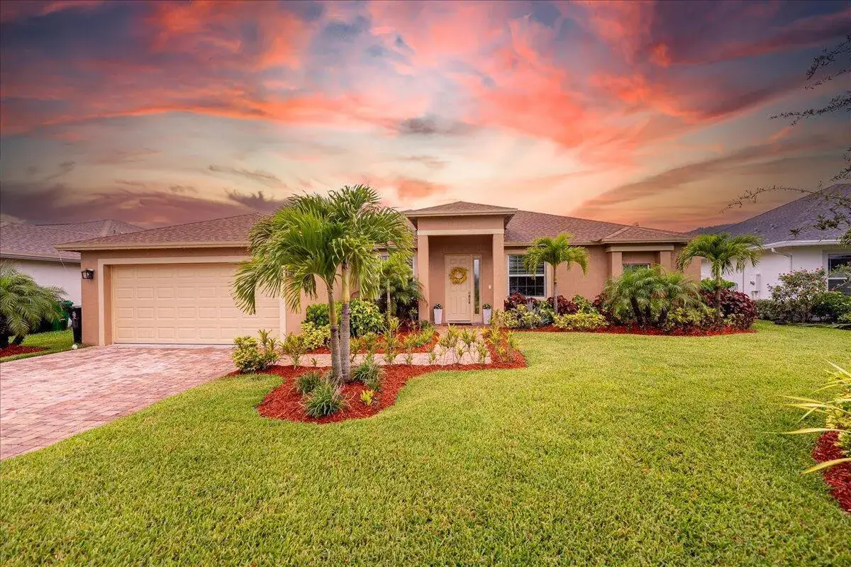 448 SW Vista Lake Drive, Port St. Lucie FL 34953