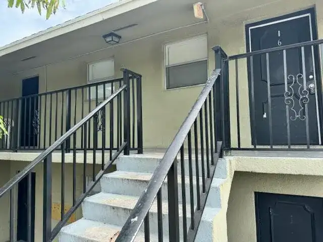 1709 S Federal Highway # 6, FL 33460 photo 2