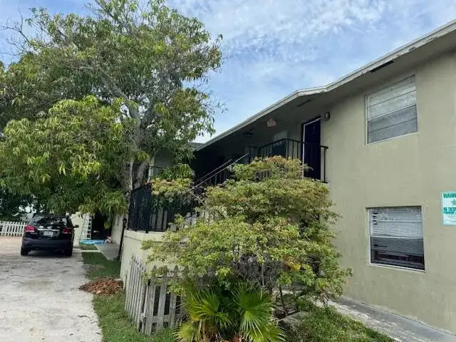 1709 S Federal Highway # 6, FL 33460 photo 4
