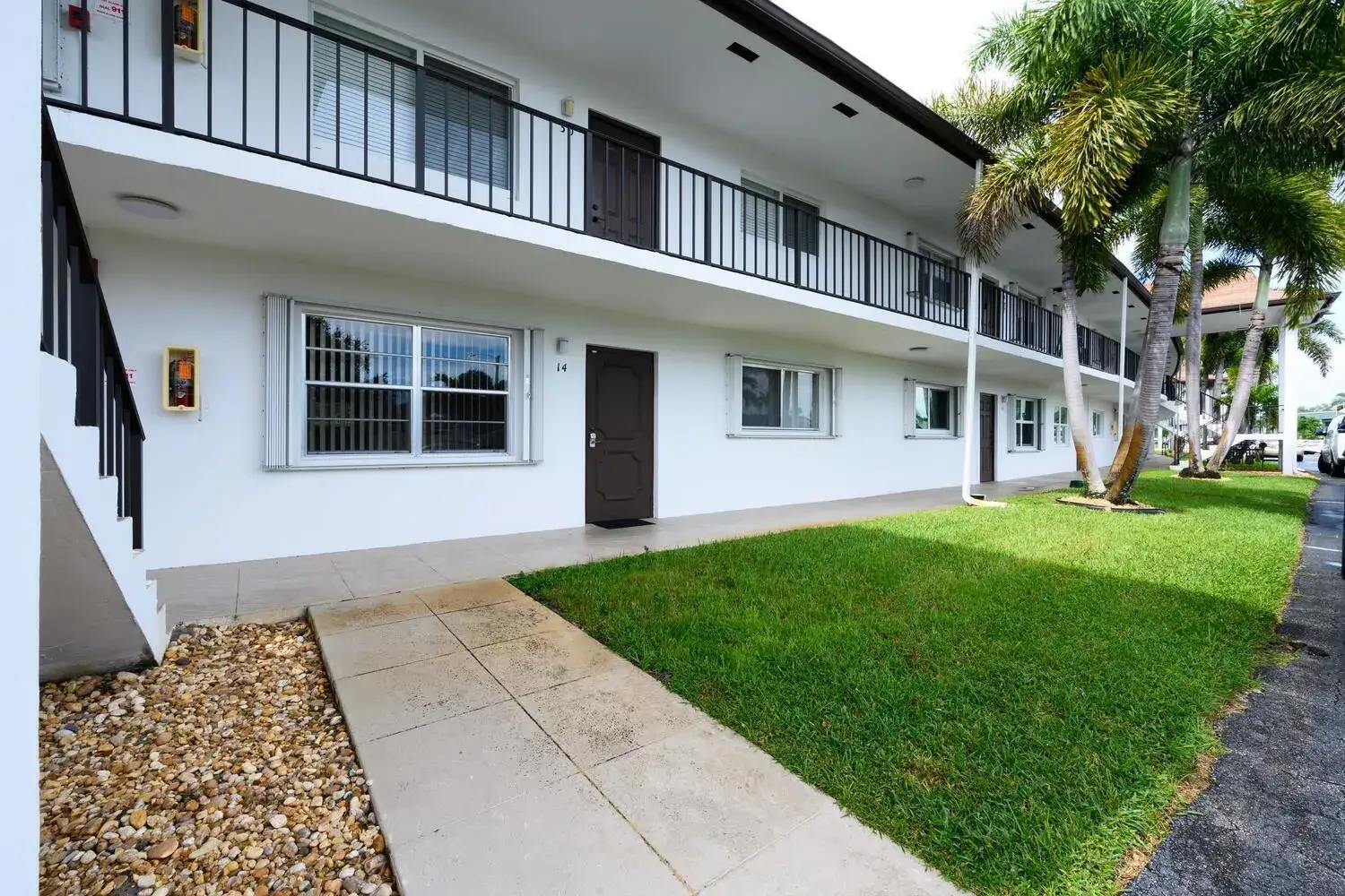 3075 Gardens East Drive # 14, Palm Beach Gardens FL 33410