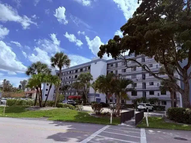 7770 Tahiti Lane # 405, Lake Worth FL 33467
