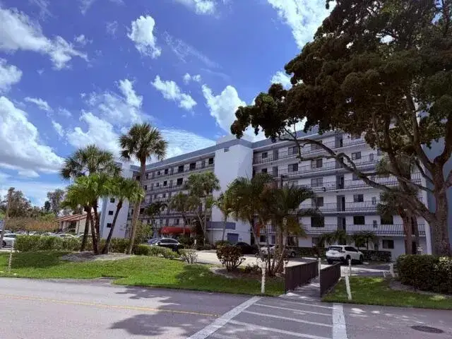 7770 Tahiti Lane # 405, Lake Worth FL 33467
