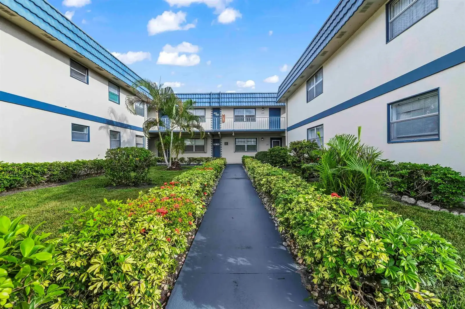213 Brittany, Delray Beach FL 33446 photo 2