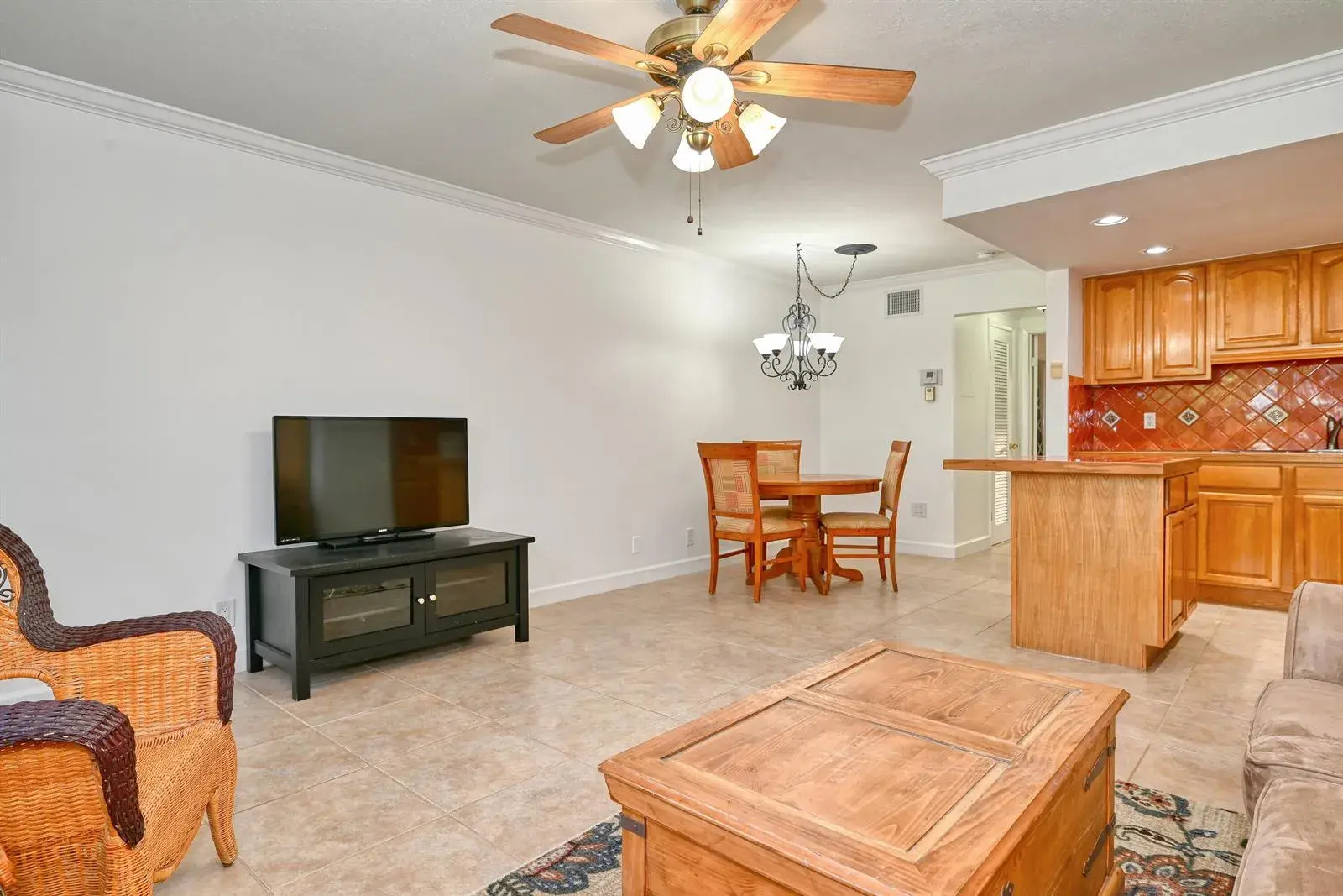 102 Coventry E # 102, West Palm Beach FL 33417