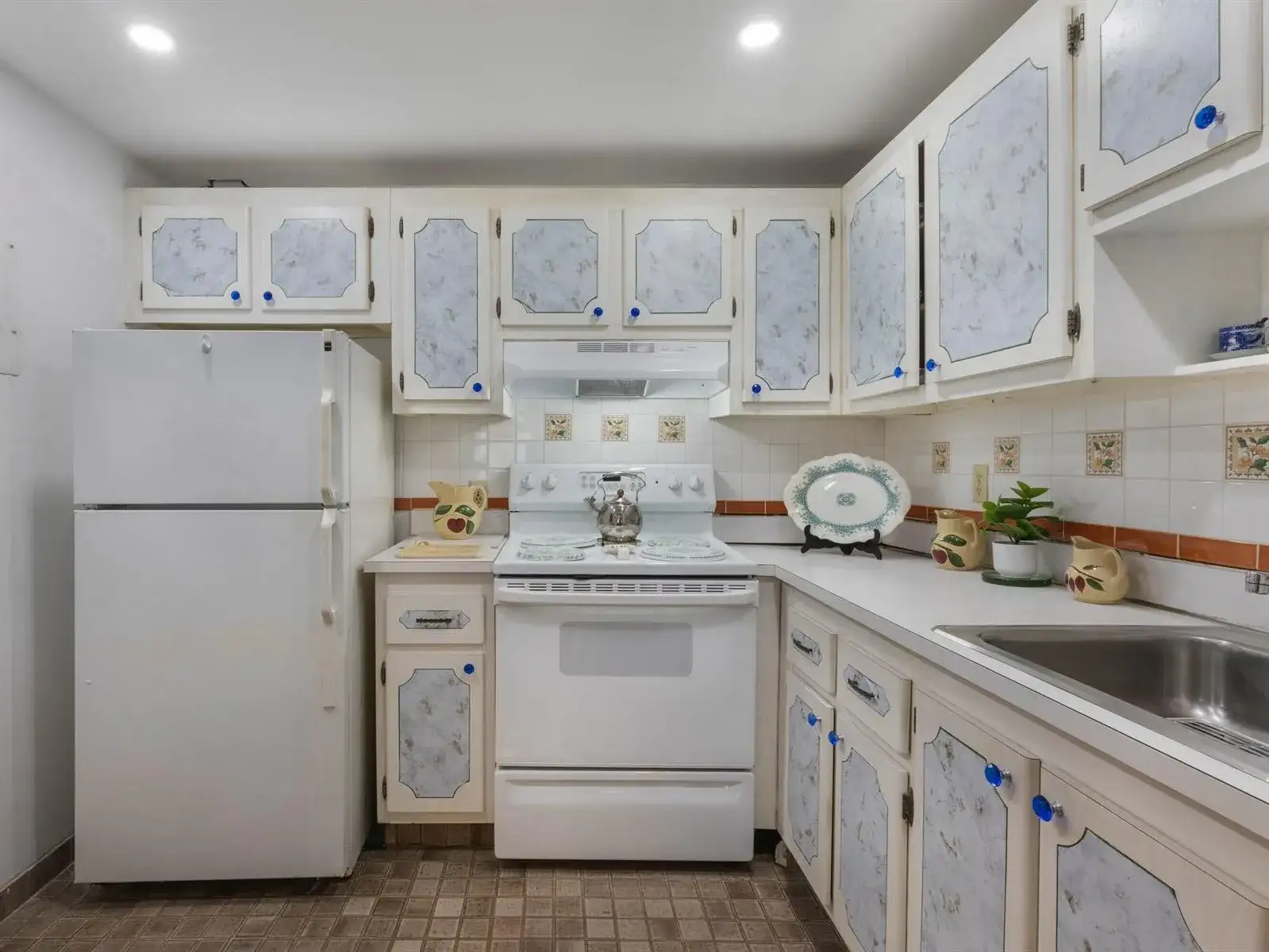 499 Saxony K, Delray Beach FL 33446 photo 3