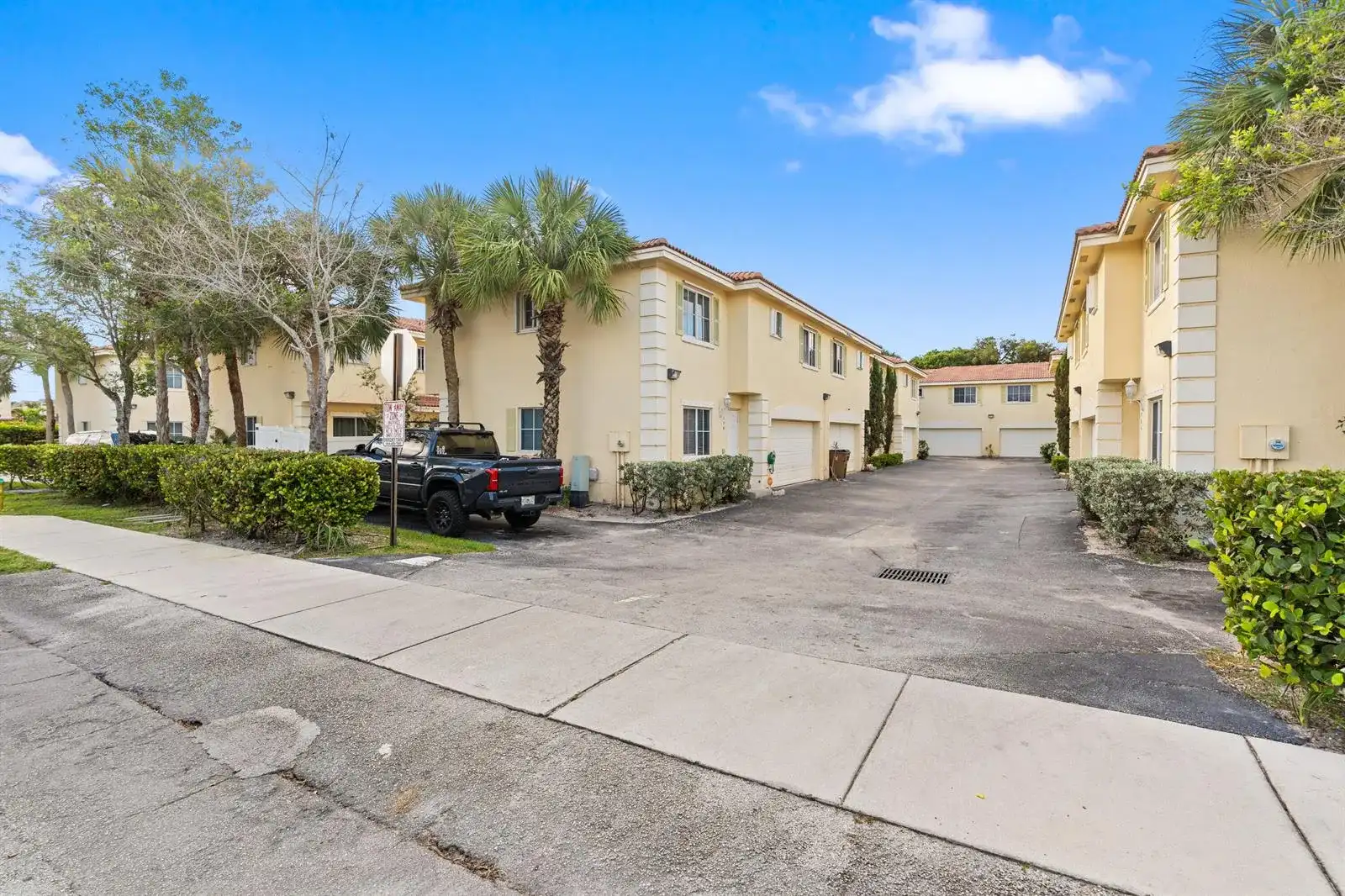 176 SE 2nd Street SE, Deerfield Beach FL 33441