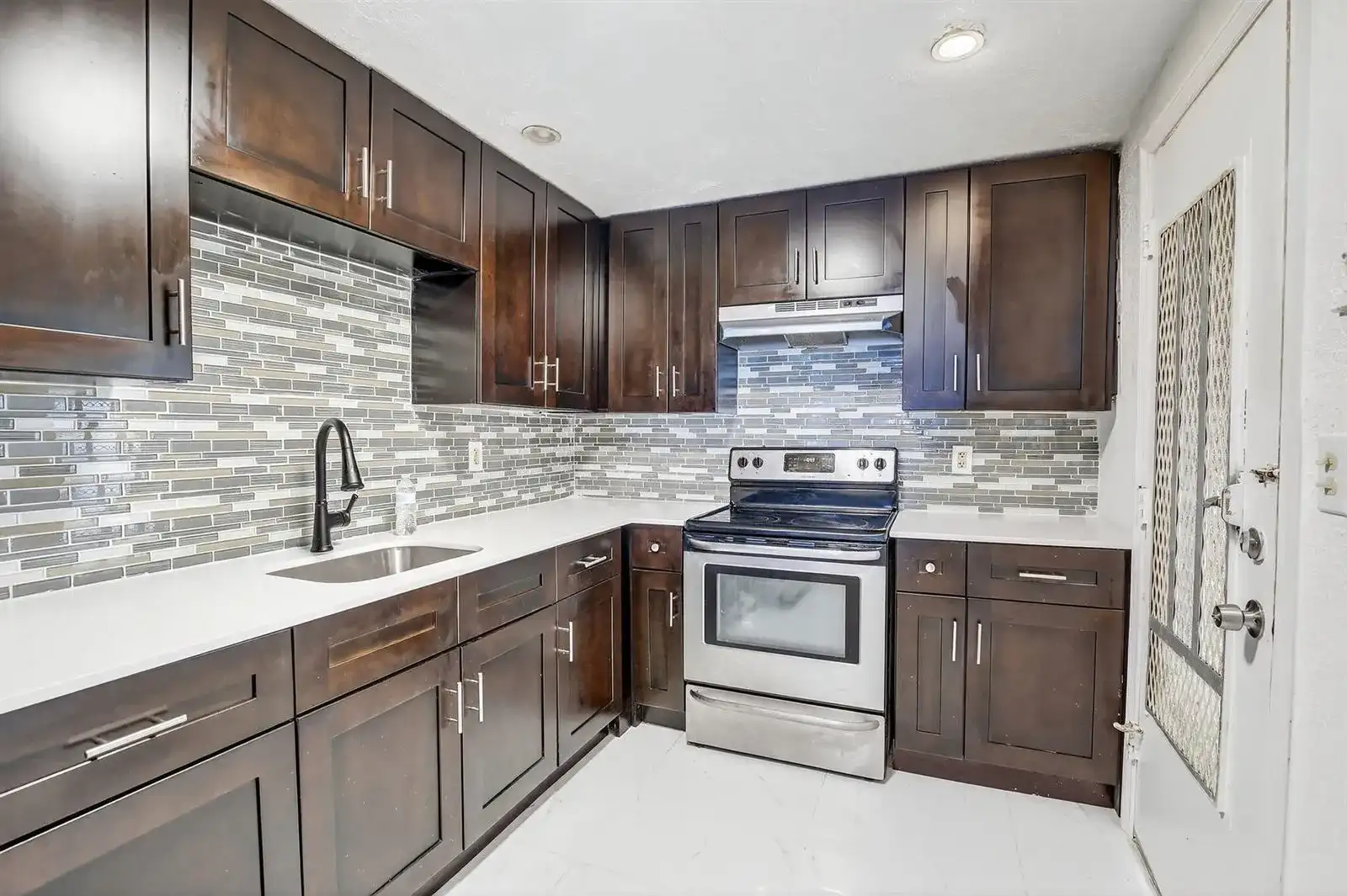 4770 NW 10th Court # 104, Plantation FL 33313