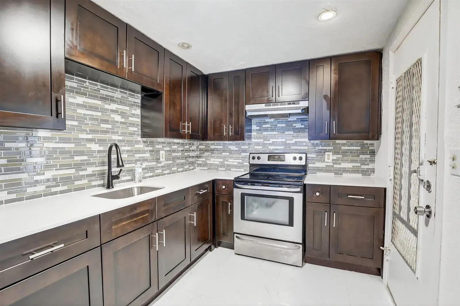 4770 NW 10th Court # 104, Plantation FL 33313