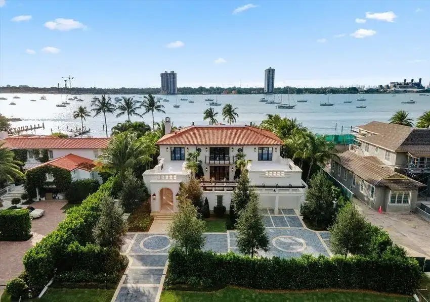 1260 N Lake Way, Palm Beach FL 33480