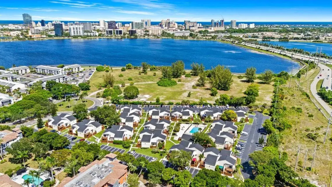 643 Executive Center Drive # 102, West Palm Beach FL 33401 photo 2