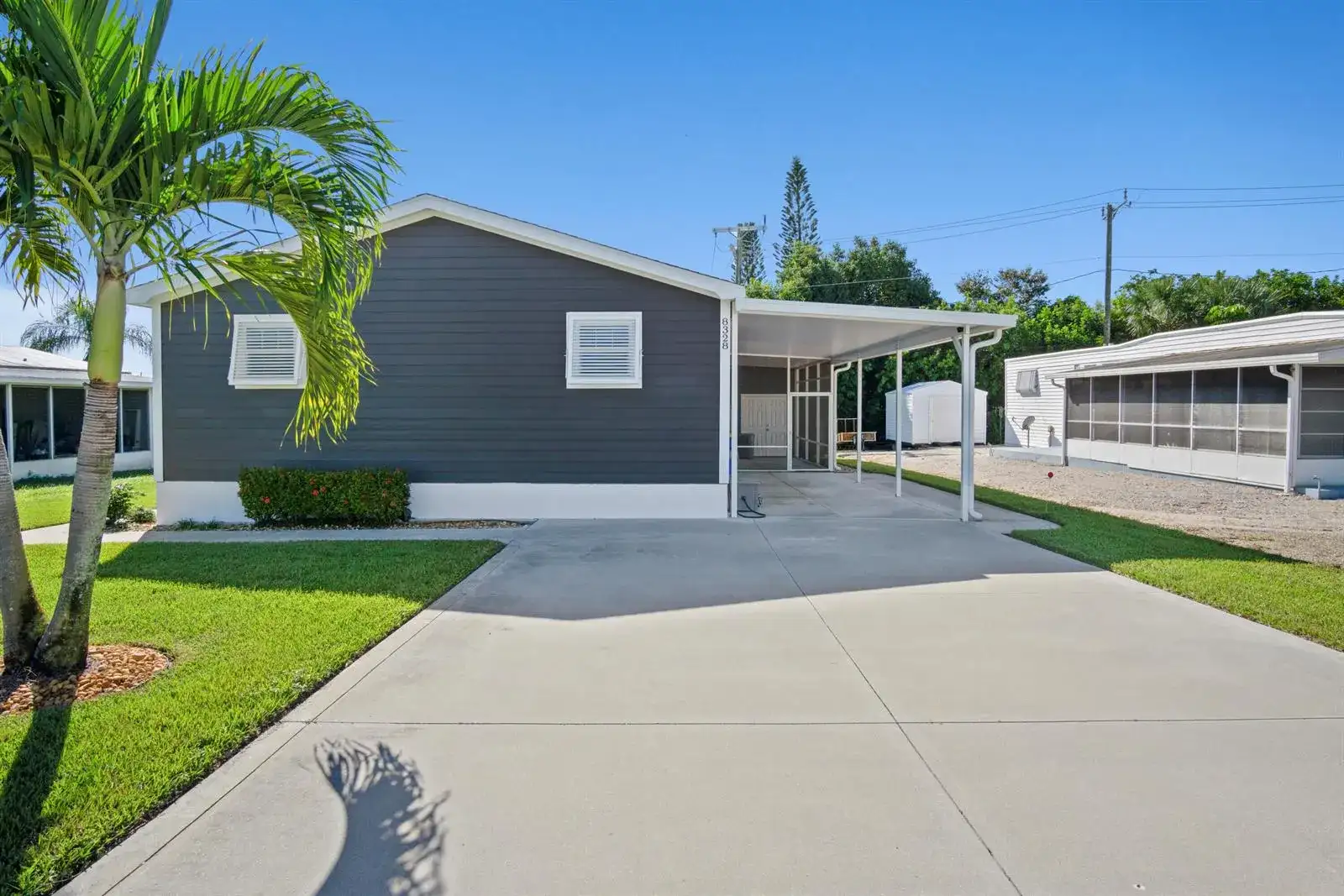 8328 SE Swan Avenue, Hobe Sound FL 33455 photo 3