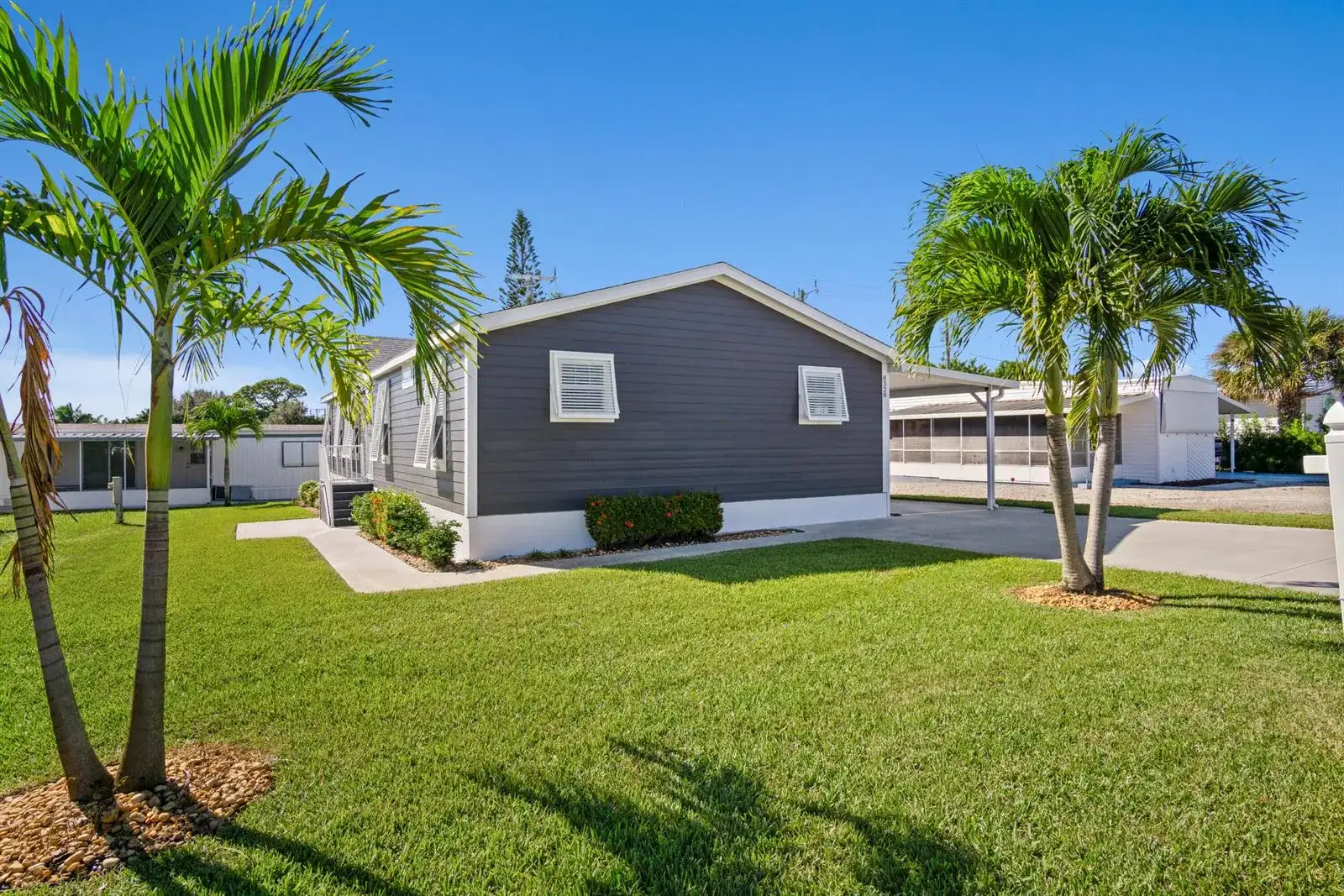 8328 SE Swan Avenue, Hobe Sound FL 33455 photo 4