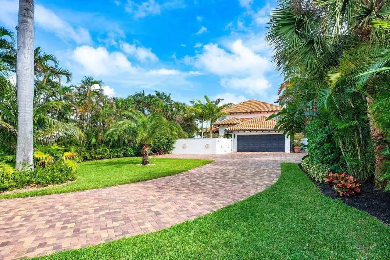 1 S 18th Avenue S, FL 33460 photo 3