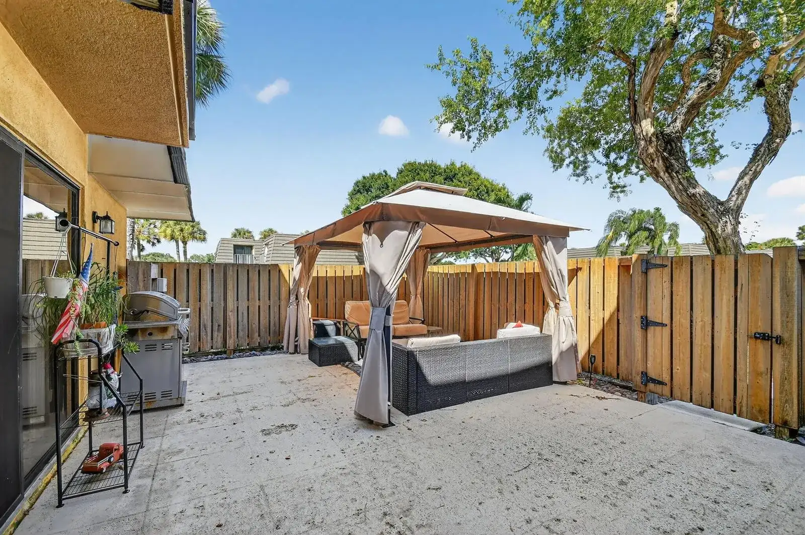 2409 24th Way, West Palm Beach FL 33407 photo 4