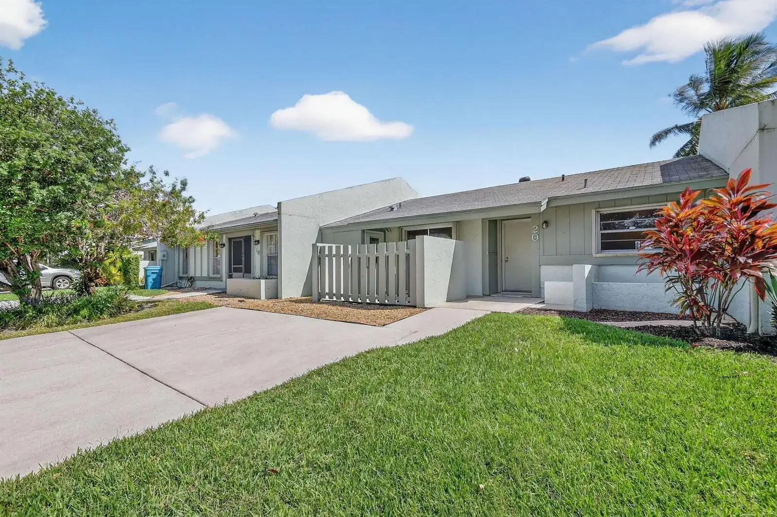 20 Camden Lane, Boynton Beach FL 33426 photo 2