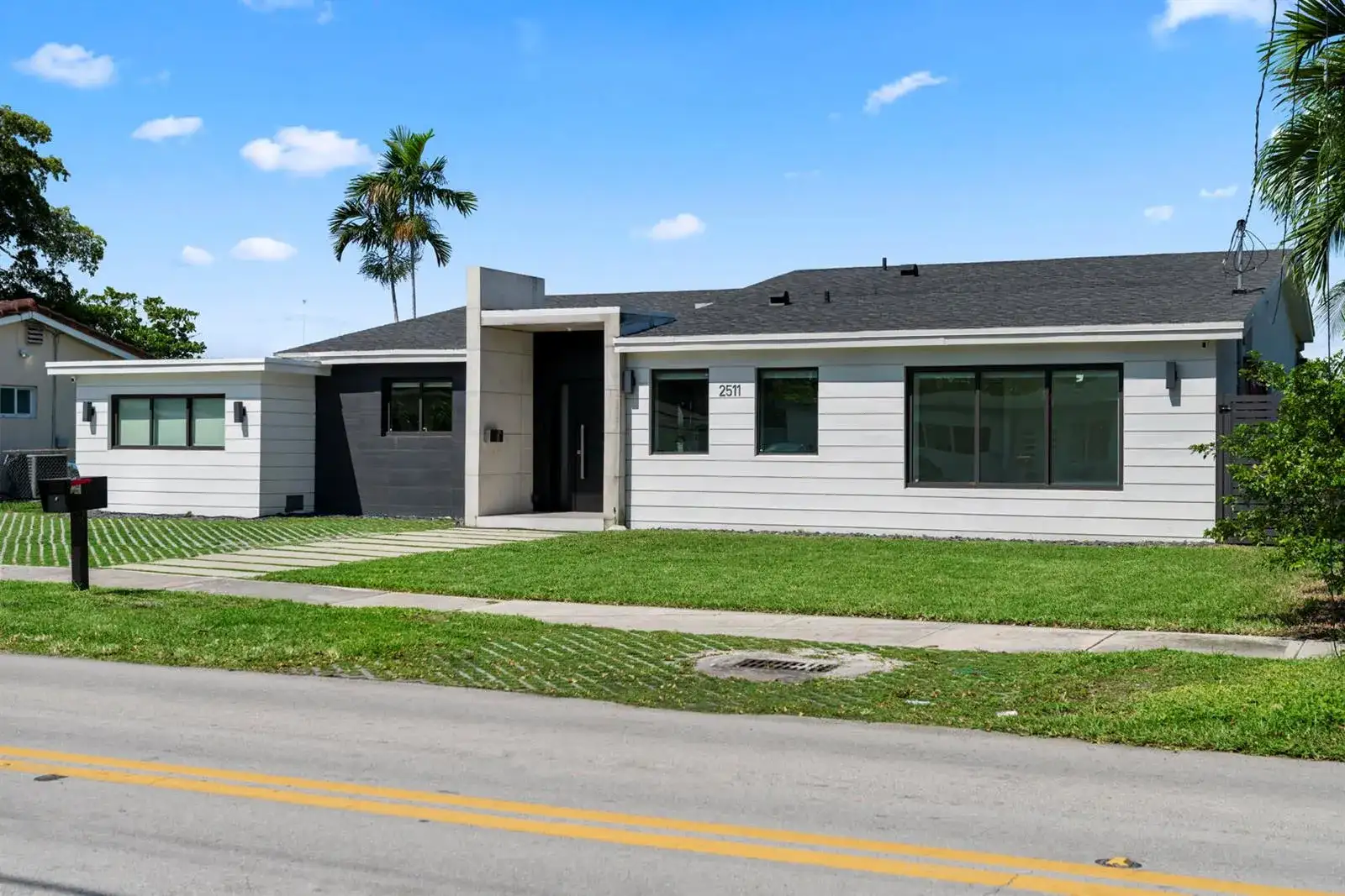 2511 NE 209th Terrace, Miami FL 33180 photo 4
