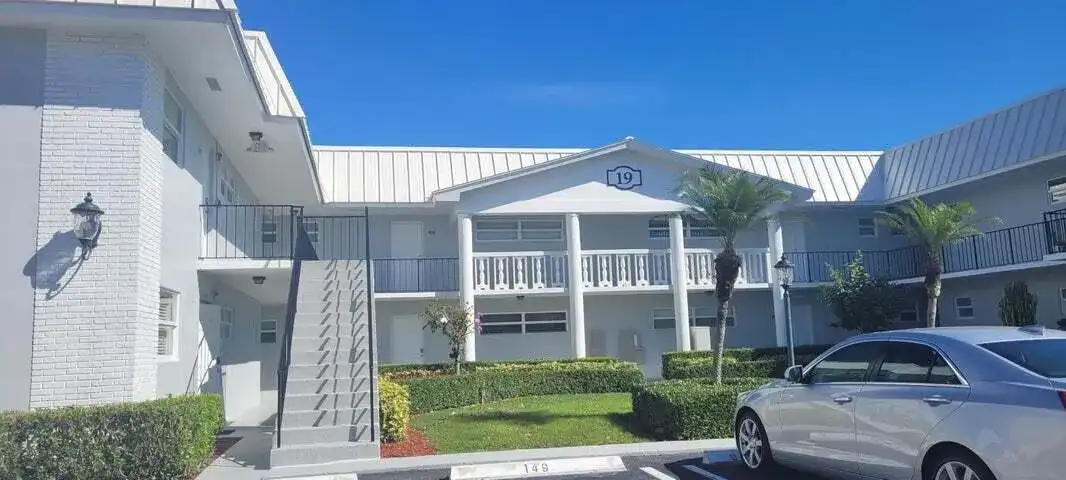 19 Colonial Club Drive # 200, Boynton Beach FL 33435 photo 2