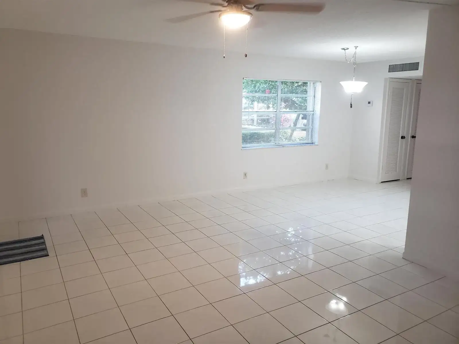 688 Burgundy O, Delray Beach FL 33484 photo 2