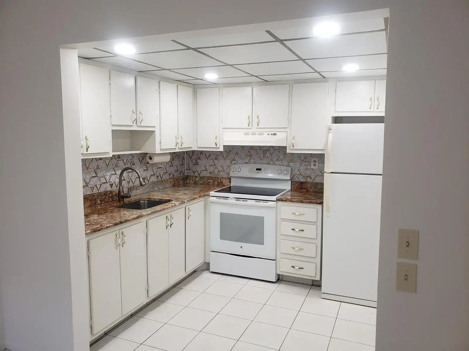 688 Burgundy O, Delray Beach FL 33484 photo 3