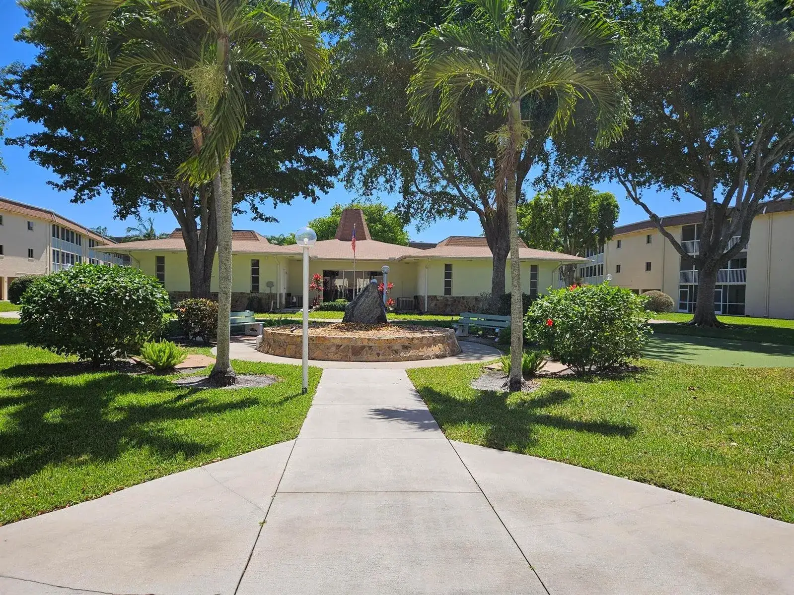 400 Village Green Circle W # 202, Palm Springs FL 33461