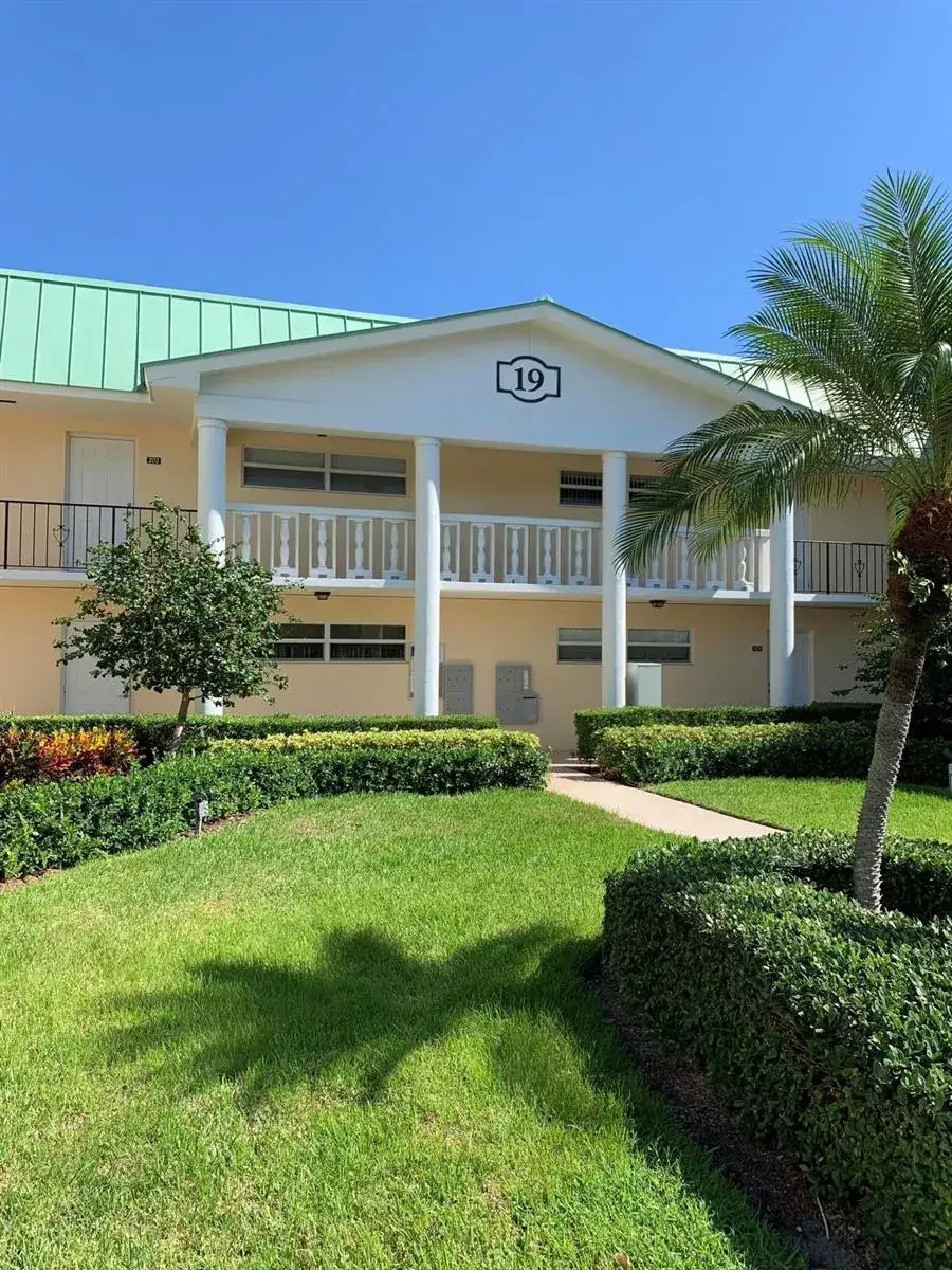 19 Colonial Club Drive Drive # 202, Boynton Beach FL 33435