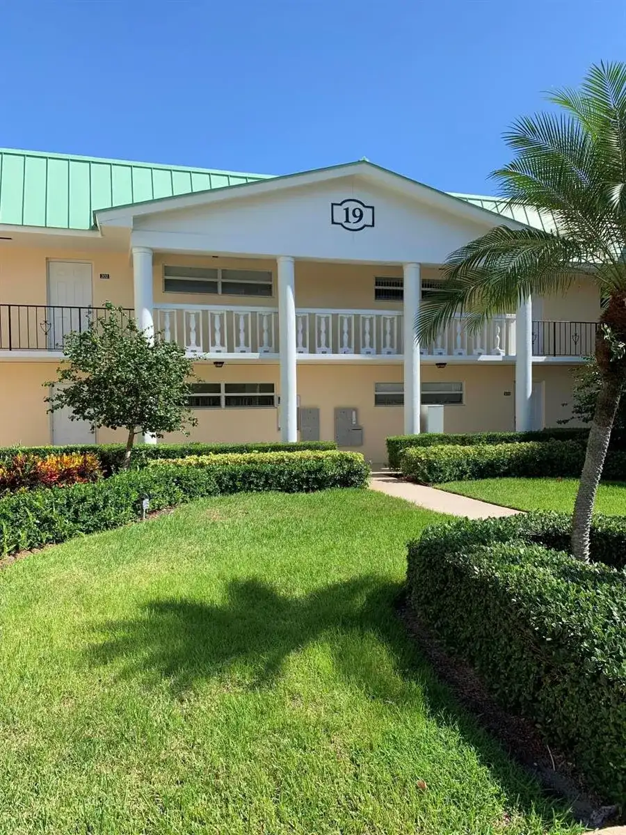 19 Colonial Club Drive Drive # 202, Boynton Beach FL 33435 photo 3