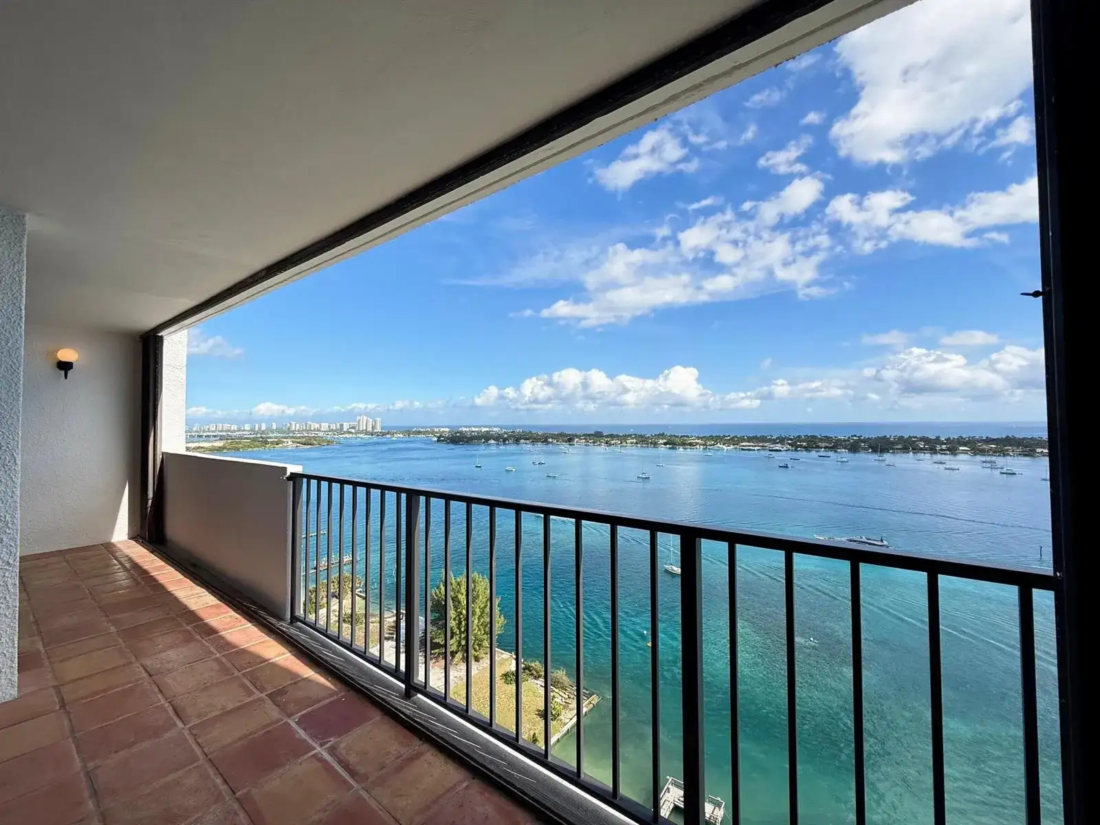 5600 N Flagler Drive # 2209, West Palm Beach FL 33407