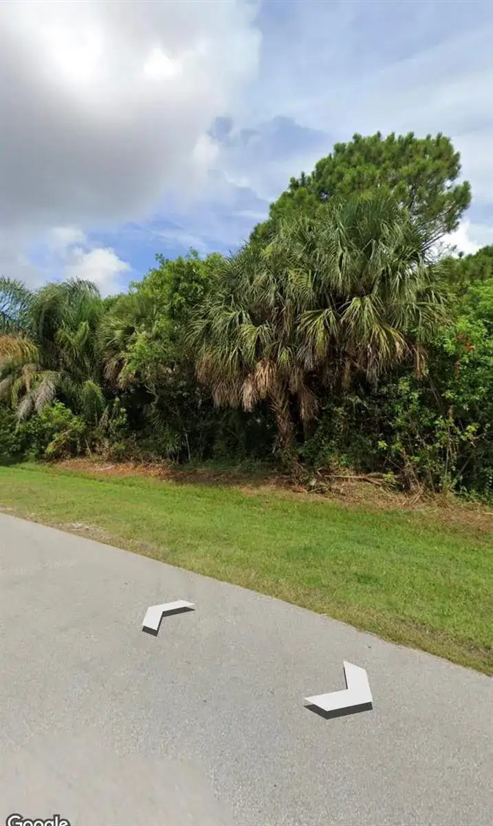 1843 SE Buttonwood Drive, Port St. Lucie FL 34952 photo 4