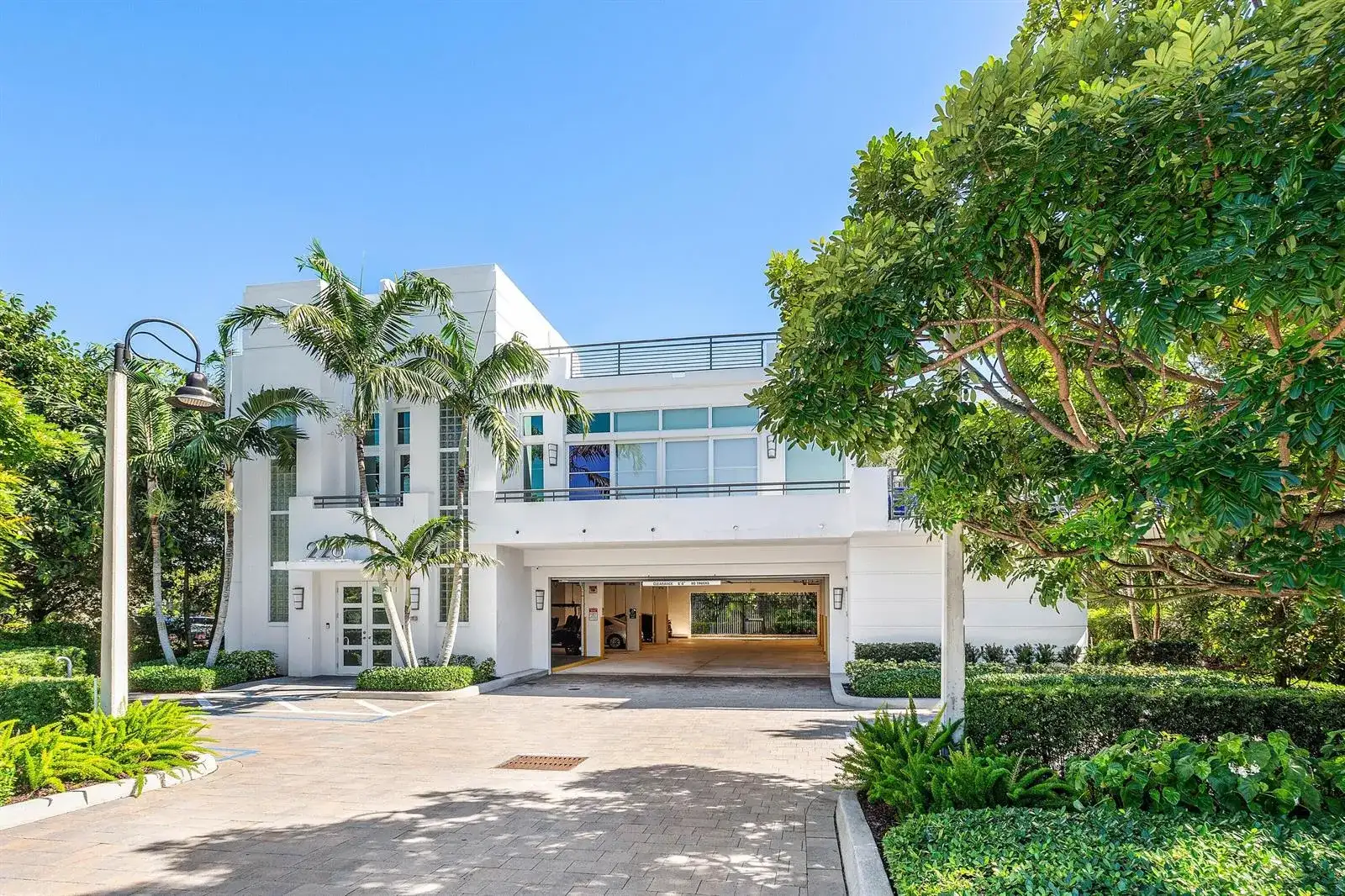 226 Palm Court, Delray Beach FL 33444 photo 2