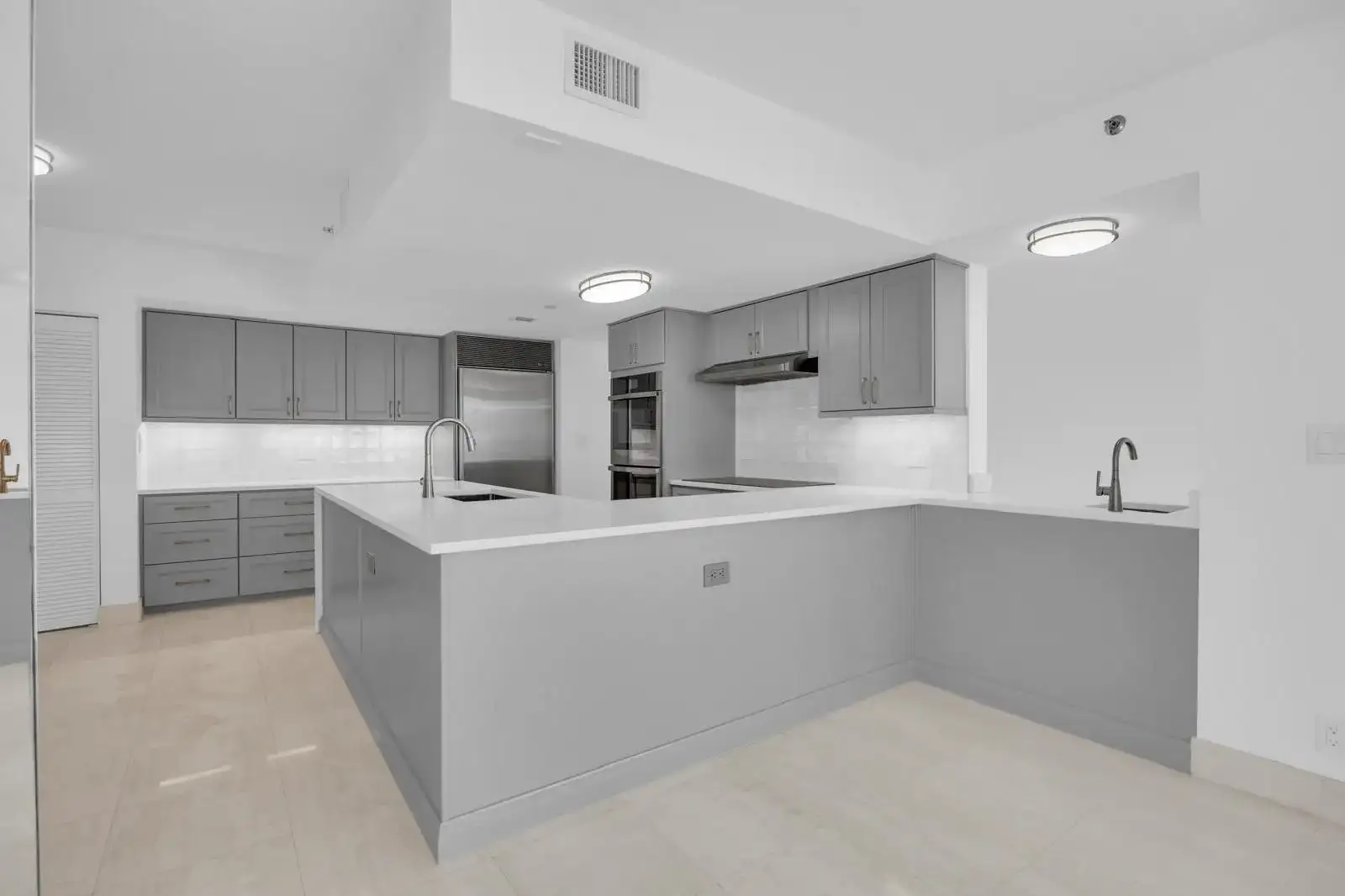529 S Flagler Dr # 14h, West Palm Beach FL 33401 photo 2