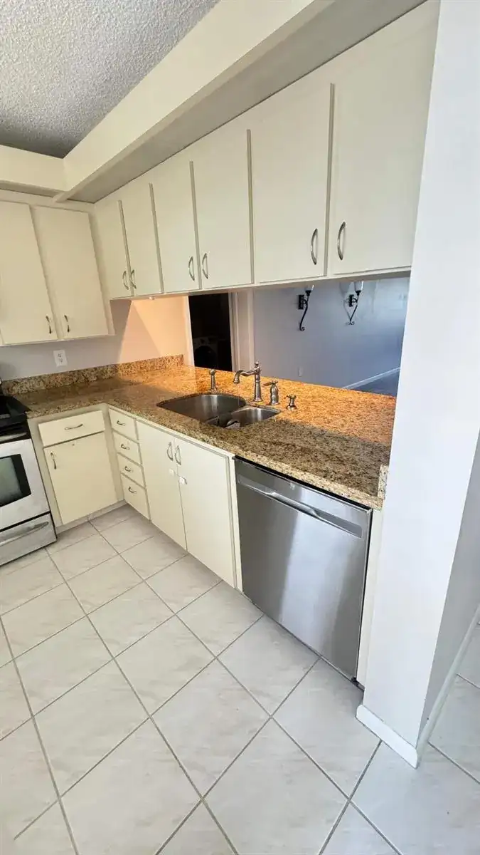 6049 Balboa Circle # 202, Boca Raton FL 33433 photo 2