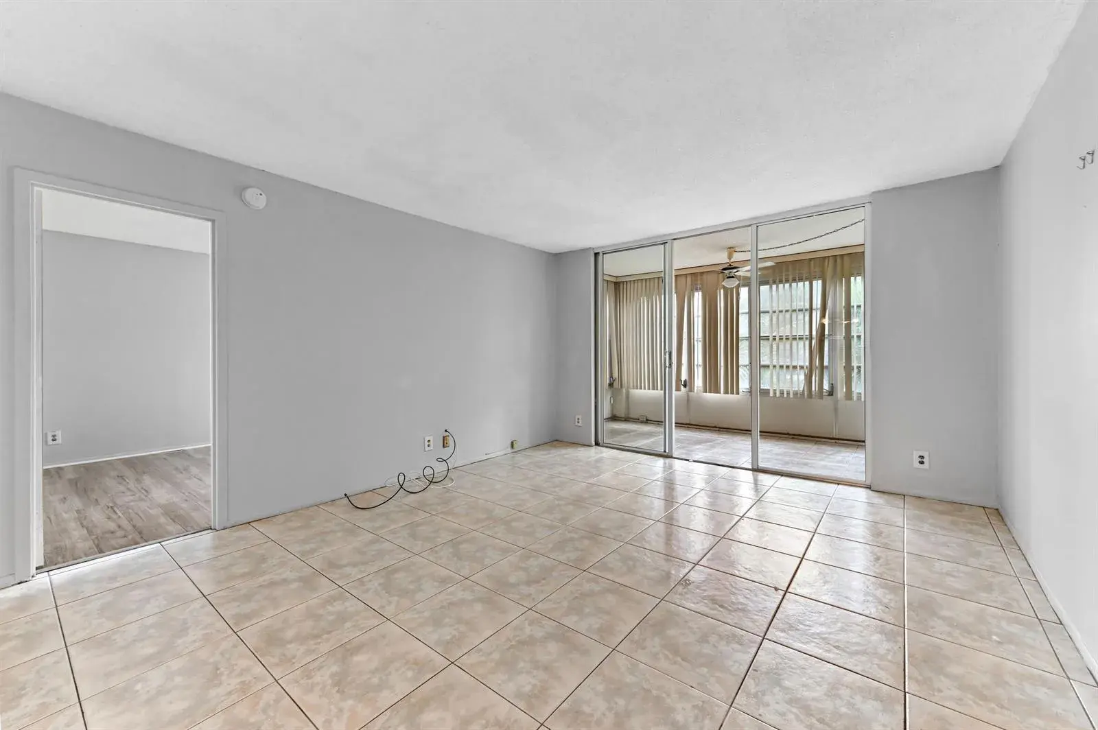 2650 NW 49th Avenue # 422, Lauderdale Lakes FL 33313