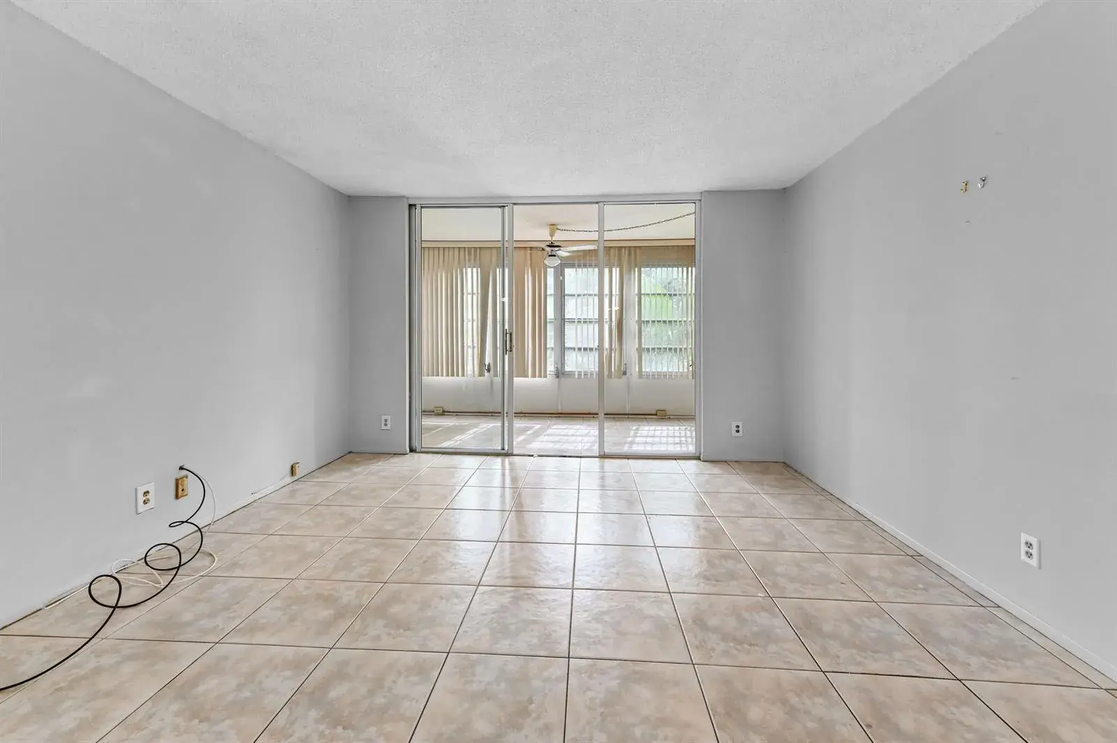 2650 NW 49th Avenue # 422, Lauderdale Lakes FL 33313