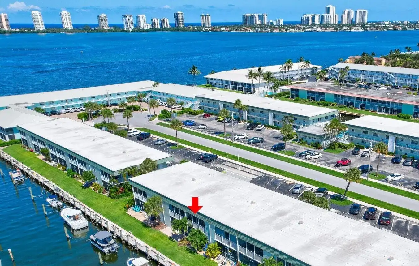 121 Wettaw Lane # 211, North Palm Beach FL 33408