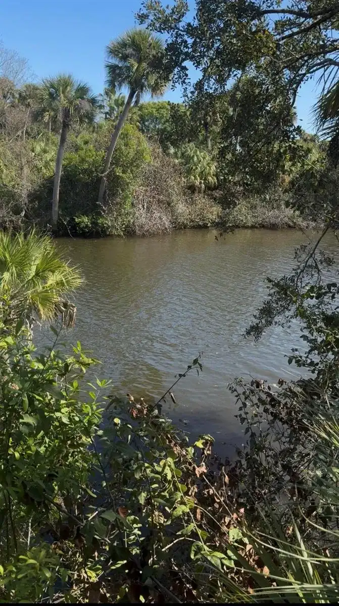 104 NE Charleston Oaks Drive, Port St. Lucie FL 34983