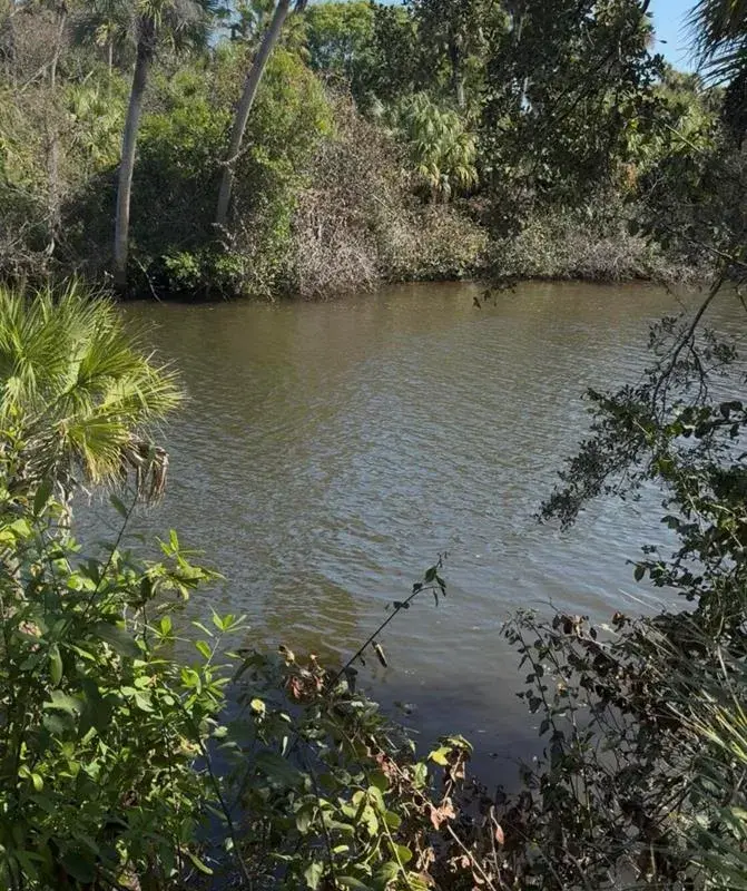 104 NE Charleston Oaks Drive, Port St. Lucie FL 34983