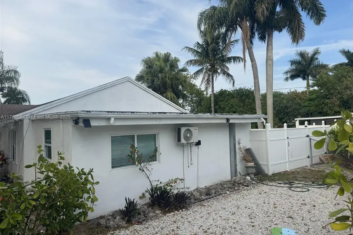 3918 Serubi Avenue, Palm Springs FL 33461