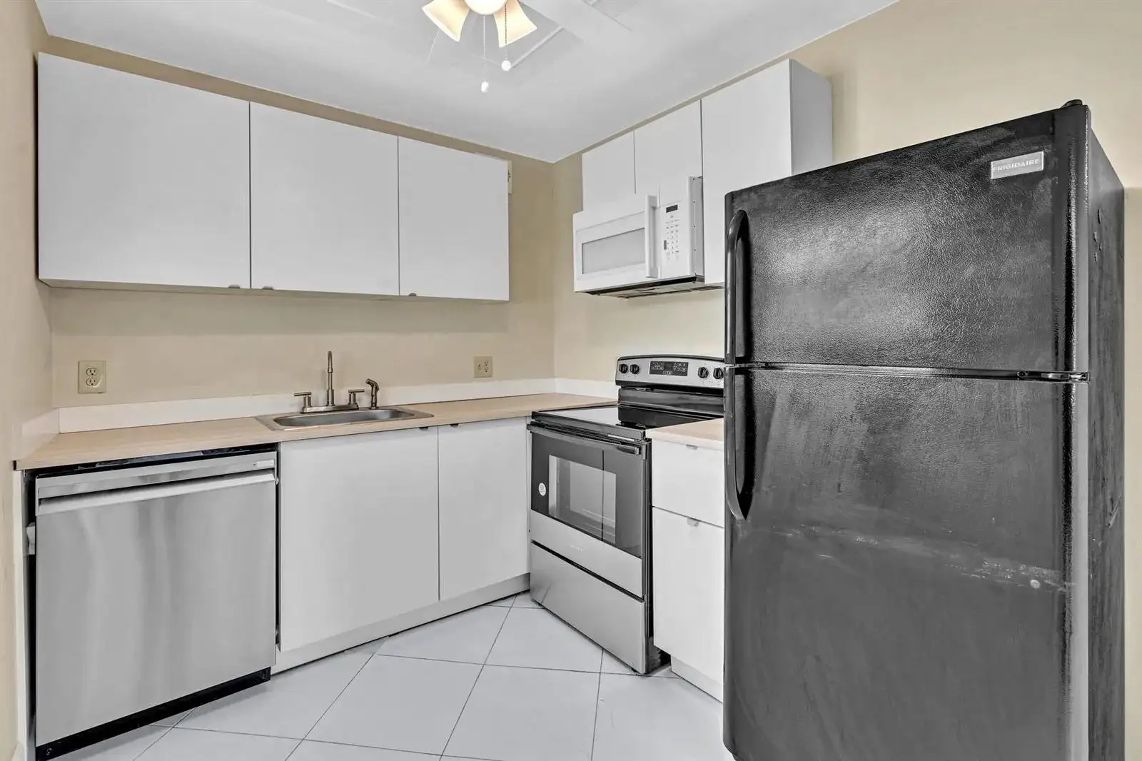 365 Flanders # H, Delray Beach FL 33484 photo 2