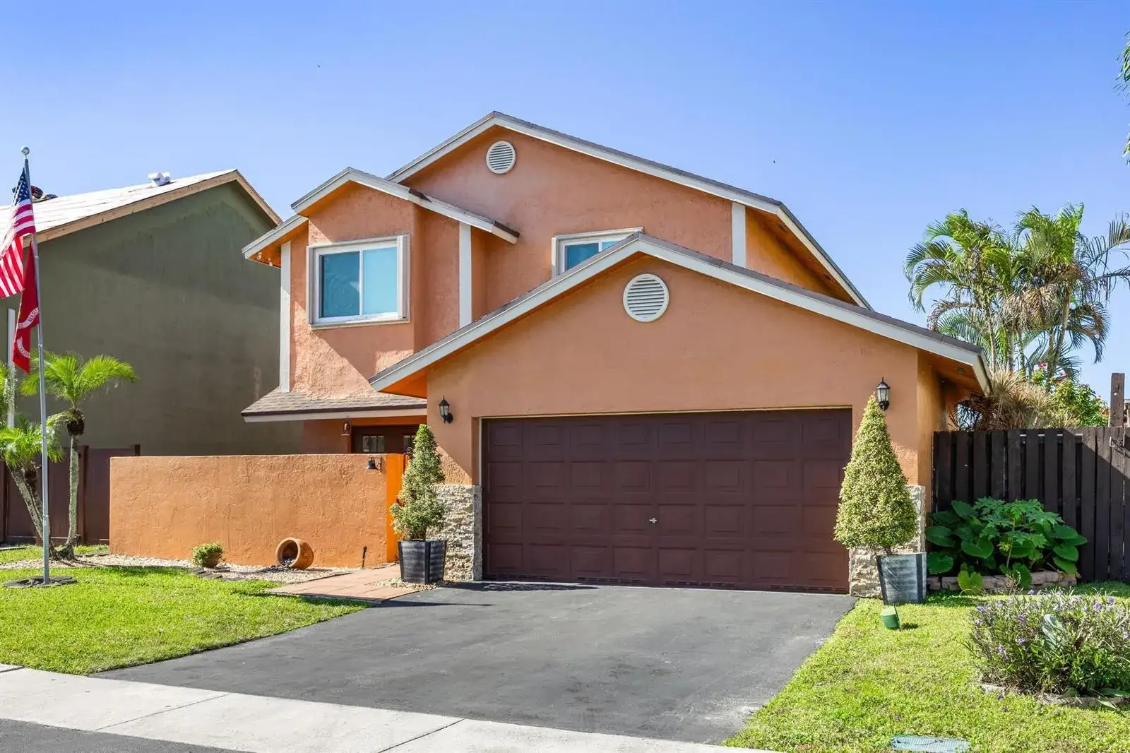940 SW 96th Avenue, Pembroke Pines FL 33025