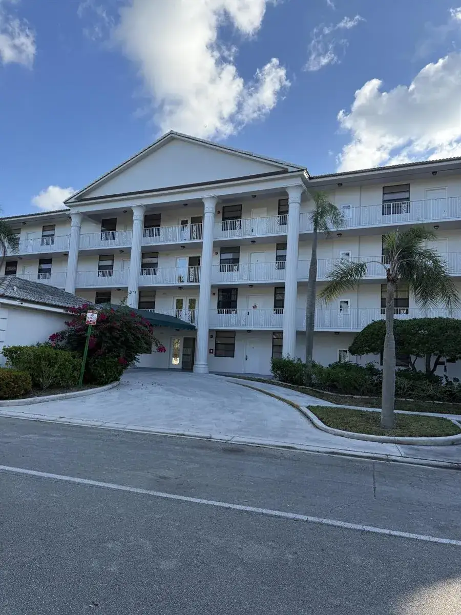 3710 Whitehall Drive # 401, West Palm Beach FL 33401