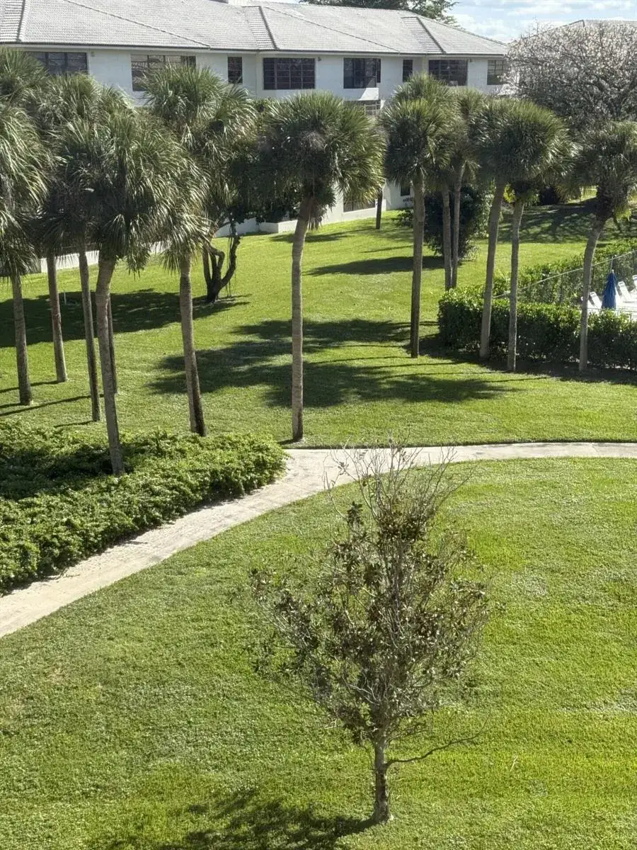 3710 Whitehall Drive # 401, West Palm Beach FL 33401 photo 3